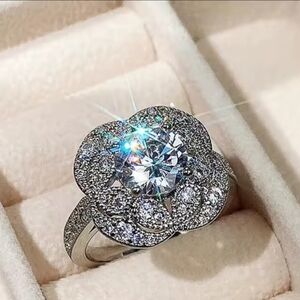 Ring 9 white Topaz gift box
